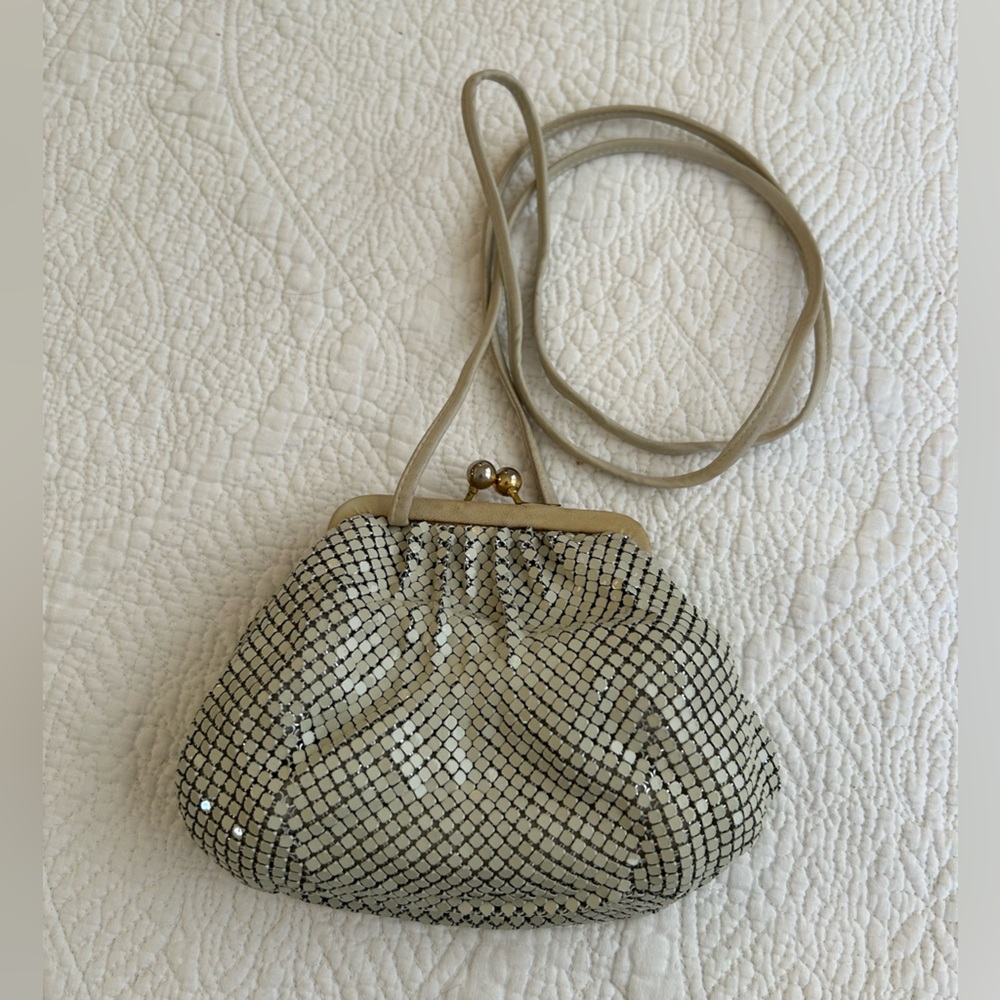 Vintage Whiting & Davis ivory metal crossbody bag. Kiss lock, leather trim. Nice
